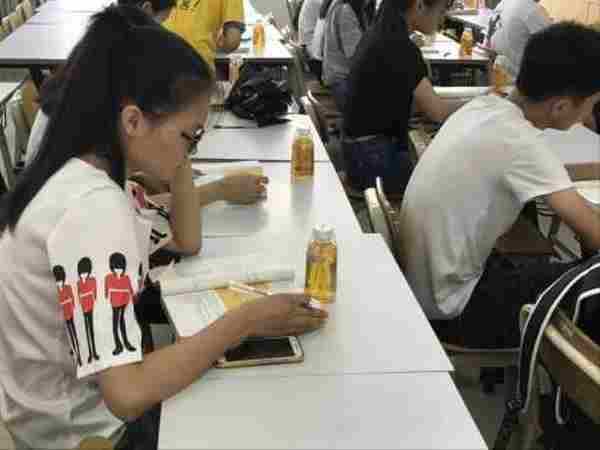 叫醒学生党:东鹏特饮犯困研究院 场景闭环营销