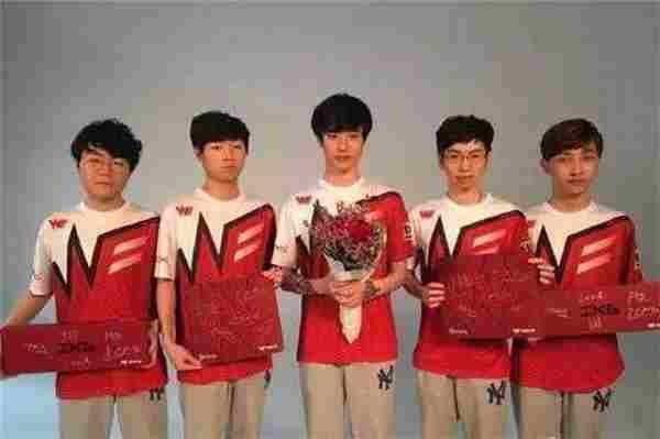 WE战队CEO微博回应队服太丑：只有丑才能赢比赛！