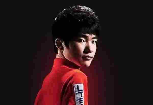 LOL路人王Dopa用卡牌对战Faker蚂蚱，大魔王被打懵！